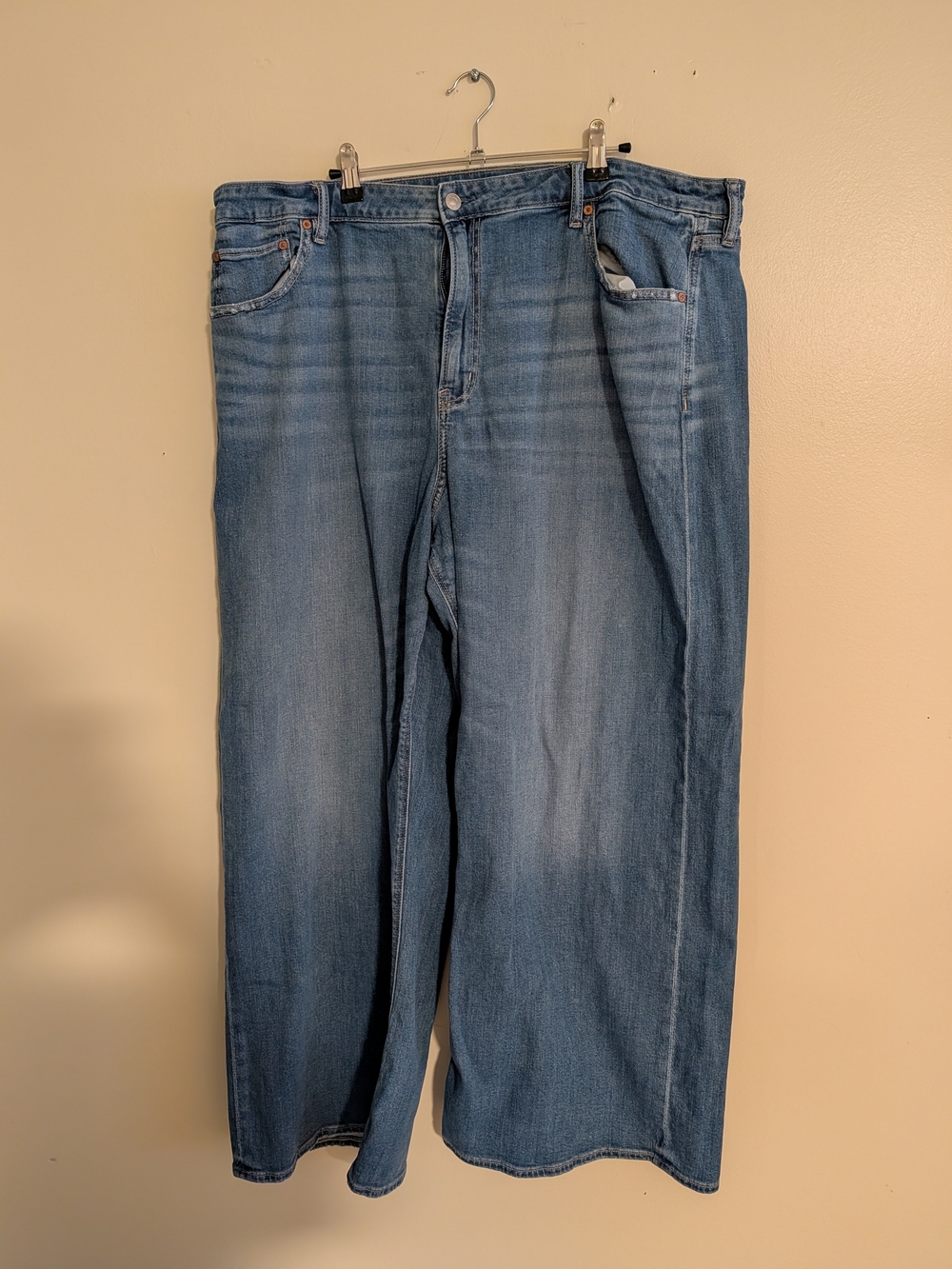 American Eagle Outfitters Light Blue Relaxed Fit Jeans